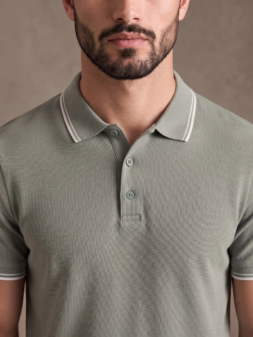 Close-up of the white-tipped collar and three-button placket