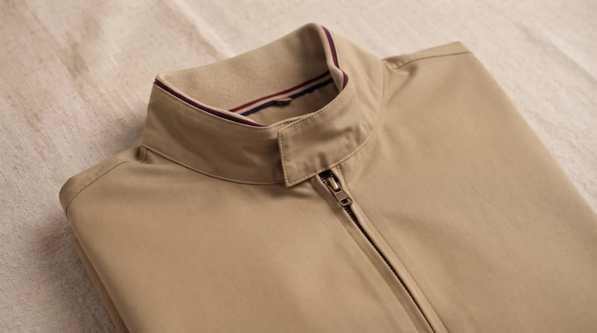 Stand collar and zip of the Camogli Khaki jacket