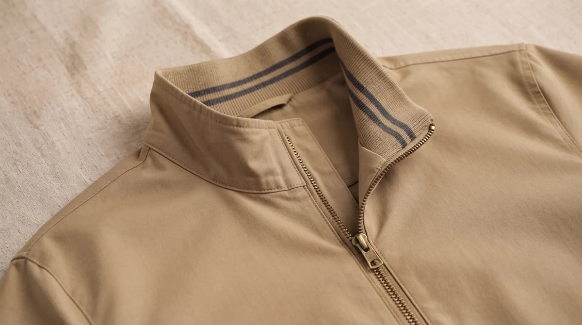 Stand collar and zip of the Lavagna Khaki jacket